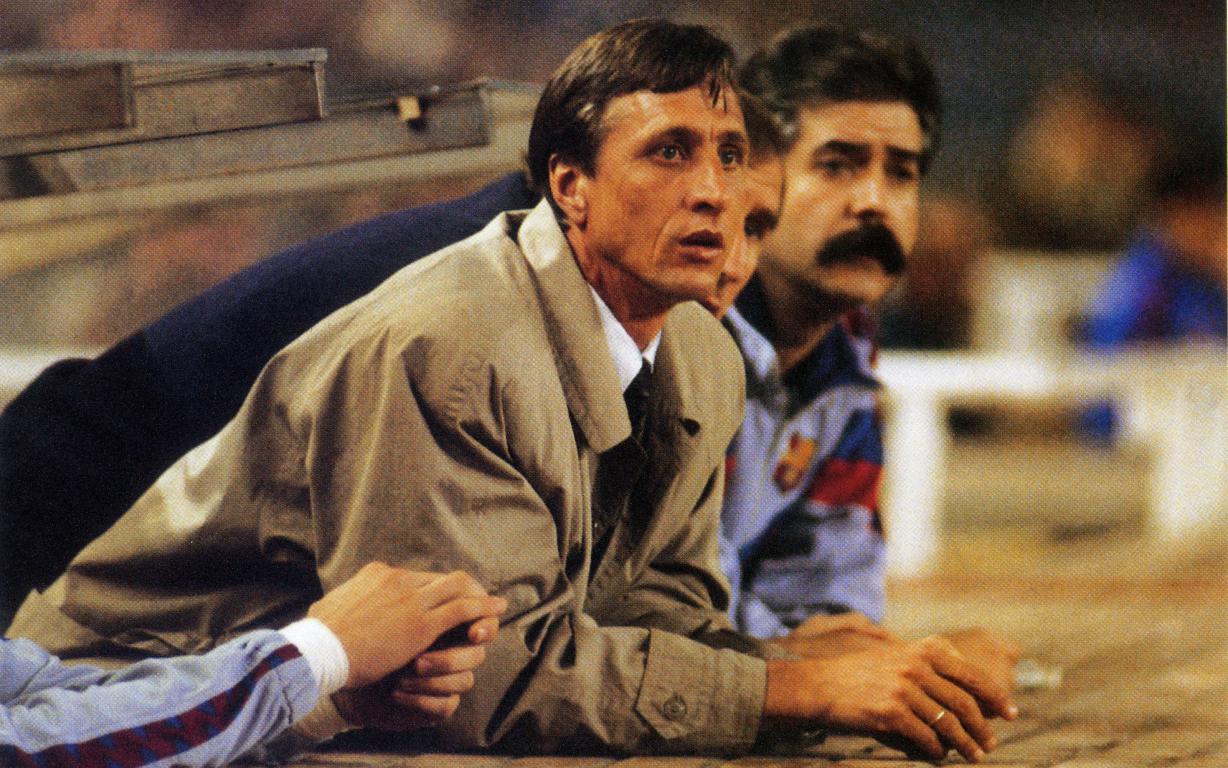 Johan Cruyff en el banquillo del FC Barcelona
