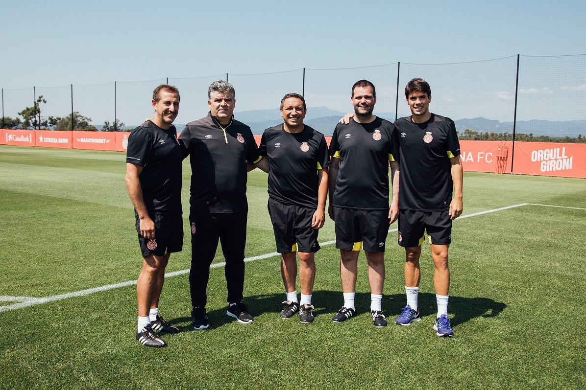 Onésimo junto a Eusebio y el cuerpo técnico del Girona